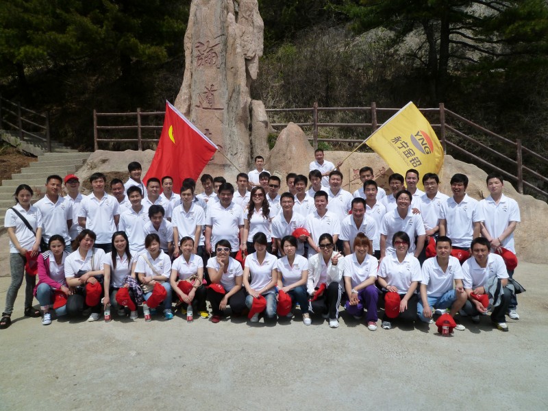 2012年“五四”青年節(jié)，組織青年職工代表前往老君山參觀學(xué)習(xí)
